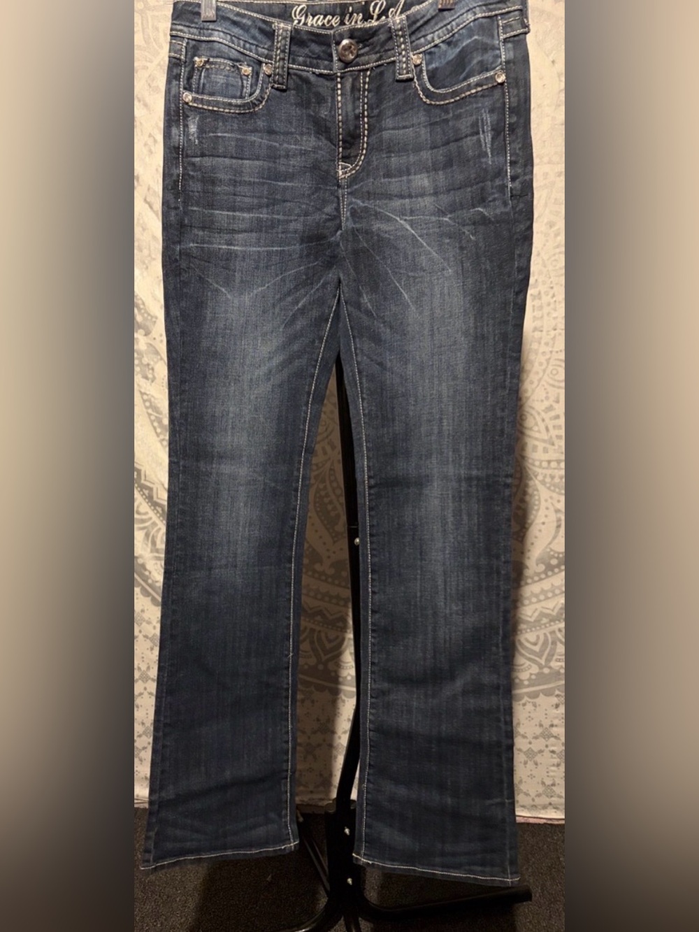 ✨ Grace in LA Rhinestone Embellished Bootcut Jeans | 
Size 6M ✨